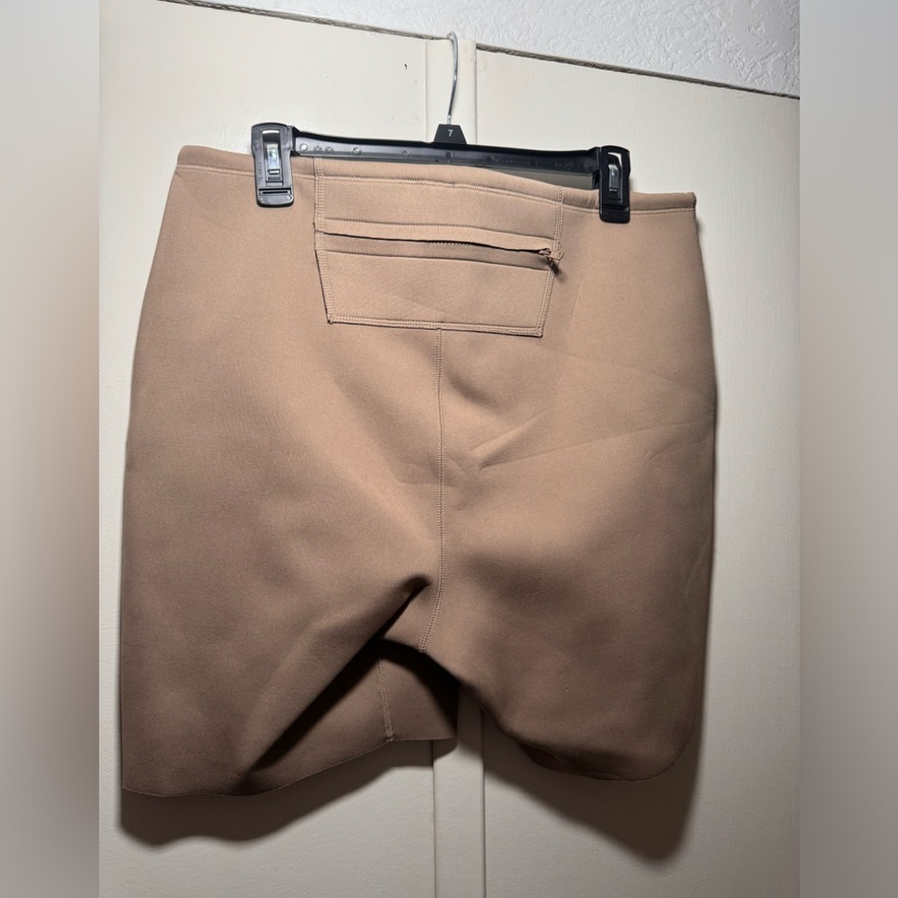 โค๏ธ SKIMS Sport Swim Mid Thigh Shorts 2X NWT - Picture 3 of 4